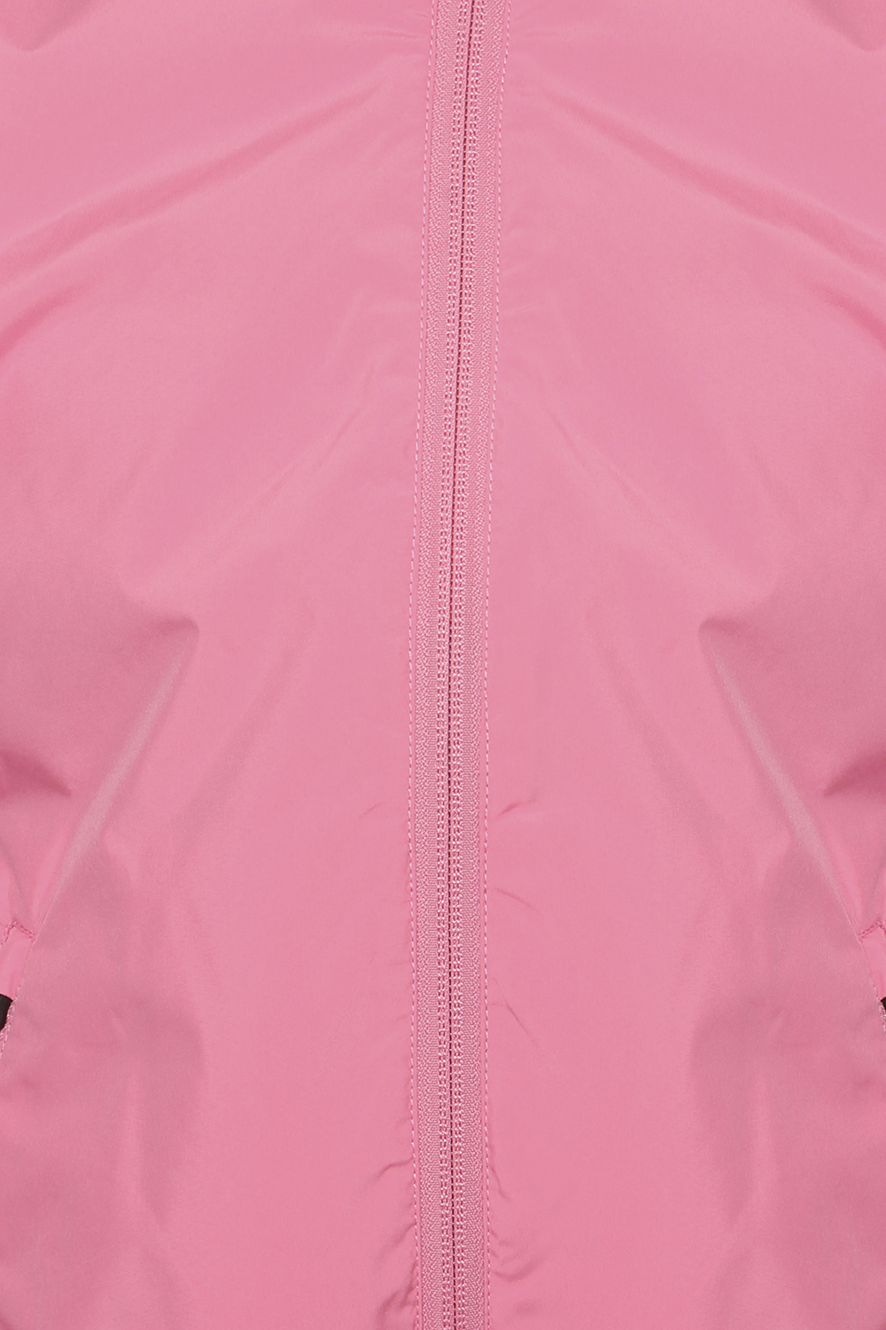 Розовая куртка с капюшоном