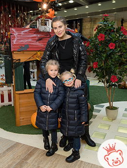 Тата Бондарчук с дочерьми Маргаритой и Верой