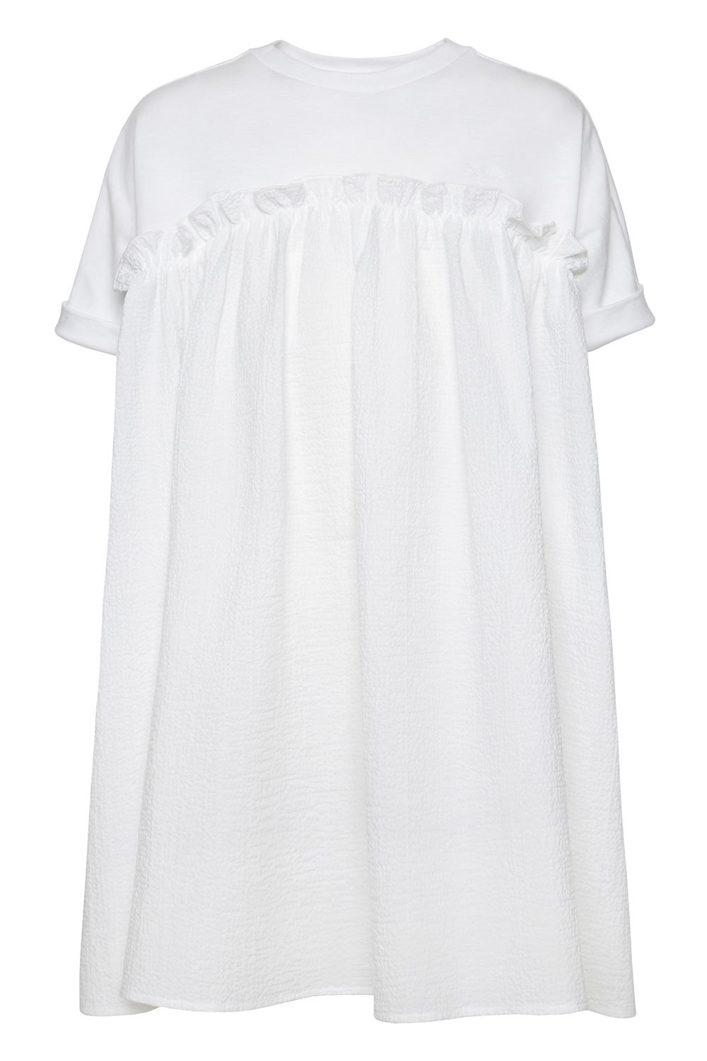 Белое платье с рюшами